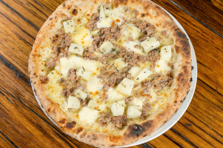 Patate And Salsiccia Pizza