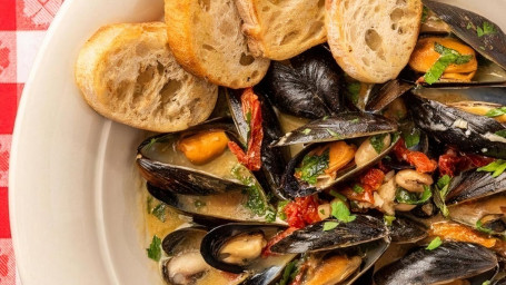 Prince Edward Island Steamed Mussels, Tuscan
