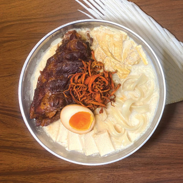 Zhū Ruǎn Gǔ Shā Yú Gǔ Dòu Rǔ Tāng Miàn Pork Cartilage Soy Broth Noodles