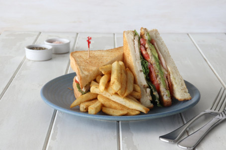 Kylling Og Bacon Club Sandwich (5424 Kj)