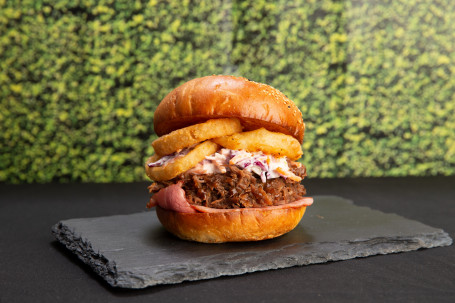 Hamburger Di Pulled Beef E Bacon (5563 Kj)