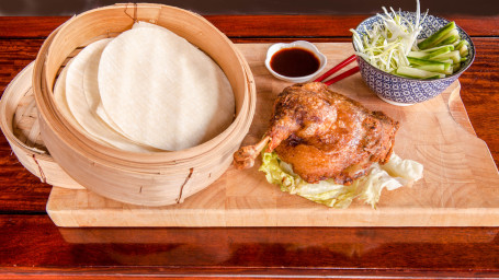 Xiāng Sū Yā Sì Fèn Zhī Yī Zhǐ Pèi Hǎi Xiān Jiàng Crispy Duck With Pancakes Quarter N Sauce