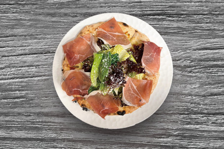 Fēng Gān Huǒ Tuǐ Shā Lǜ (Prosciutto Salad Pizza)