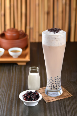 Dòng Hóng Chá Zhēn Zhū Ná Tiě Iced Black Tea Latte With Pearls