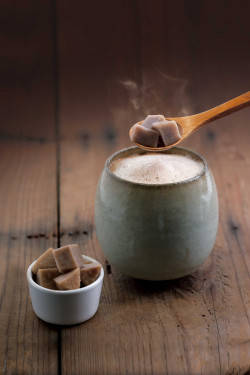 Rè Yù Xiāng Fěi Cuì Ná Tiě Hot Taro Premium Jasmine Tea Latte