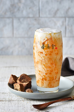 Dòng Hēi Táng Nǎi Chá Iced Brown Sugar Milk Tea