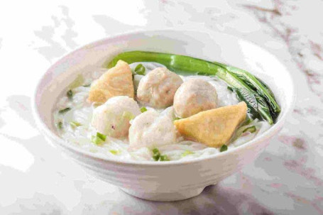 Piàn Tóu Sān Bǎo Hé Slices Fish Cake, Pork Meat Balls And Cuttlefish Balls Flat Rice Noodles