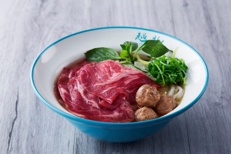 Yuè Běi Shēng Niú Ròu Niú Wán Tāng Fěn Raw Beef Beef Ball Pho