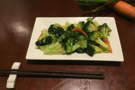67. Fried Broccoli With Garlic – Je Suàn Róng Xī Lán Huā