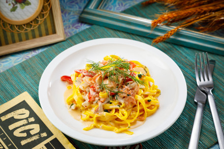 Tagliatelle Smoked Salmon Yān Sān Wén Yú Biǎn Miàn