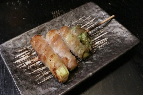 Lù Sǔn Zhū Ròu Juǎn Green Asparagus Wrapped W/ Pork