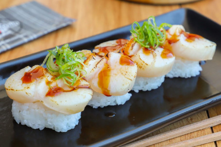 Aburi Scallop Nigiri 4Pcs