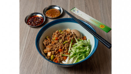 Taiwanese Cha Jiang Noodles With Minced Pork