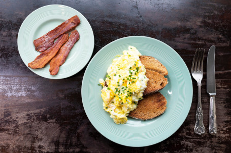 Scrambled Organic Eggs With Crispy Bacon