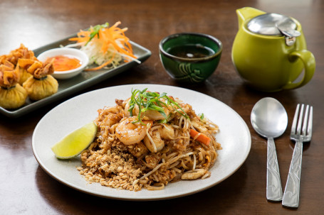 Pad Thai (Vegetarian Option Available)