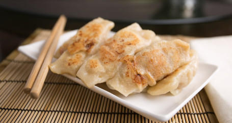 C10. Taiwan Style Pan Fried Dumpling (8 Pcs.