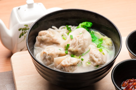 Xiān Xiā Jiǔ Huáng Zhū Ròu Jiǎo Miàn Shrimp, Chive Pork Dumpling Noodles