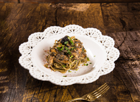 Black Truffle Mushroom Spaghetti Hēi Sōng Lù Zá Jūn Mó Gū Yì Fěn