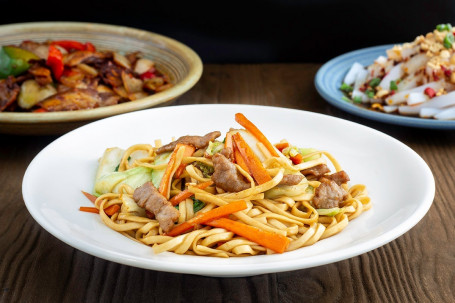 Stir Fried Noodles With Beef Slices