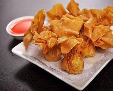 8 Crispy Won Tons With Sweet And Sour Sauce Zhà Yún Tūn