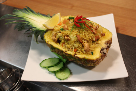 Pineapple Fried Rice (Khao Pad Sup Pa Rod)