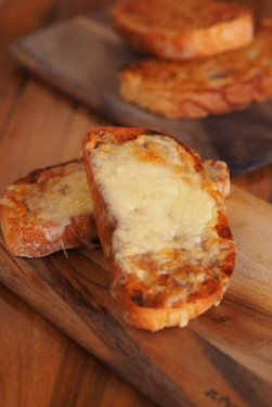 Cheesy Garlic Bread (2 Pieces)