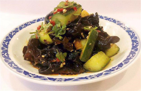 Black Fungus And Cucumber In Spicy Pickled Chilli Sauce (Spicy)