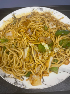 P9:Stir Fried Noodle With Vegetables Beef