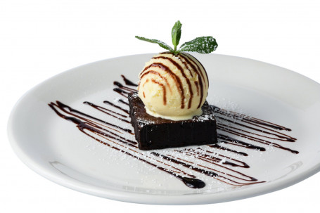 Chocolate Brownie And Vanilla Ice Cream (V 127793