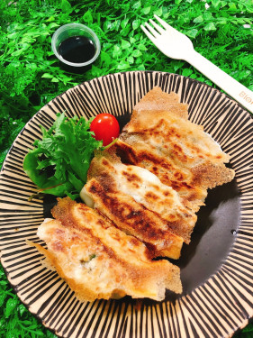 Homemade Gyoza (6 Pieces)