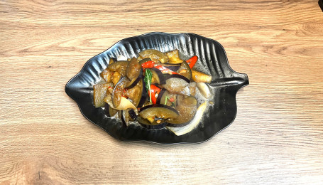 Pad Ma Kure (Stir Fried Aubergine)(Spicy)
