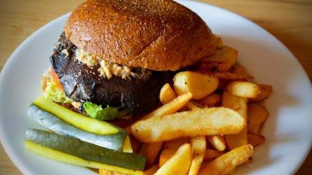 Portobello Mushroom Burger W. Fries (Vegan