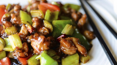 C7. Chicken With Cashew Nuts