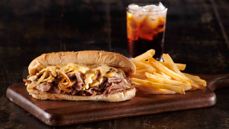 Philly Cheesesteak Con Patatine Fritte