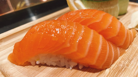 Nigiri Salmon (2 Pcs)