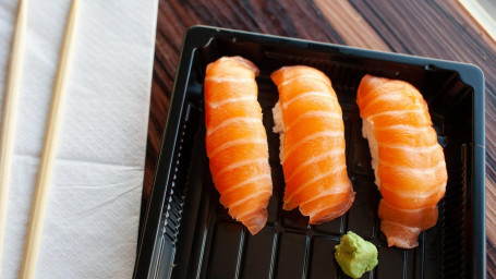 Salmon Sushi (3 Pcs)