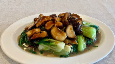 Stir-Fried Mushroom Vegetable Xiāng Gū Yóu Cài