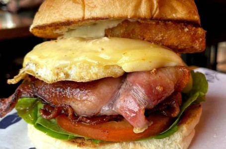 Mic Dejun Burger Cu Bacon