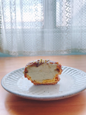 Kāi Xīn Guǒ Fǎ Shì Jiāo Táng Dùn Dàn Pào Fú Pistachio Crème Brûlée Choux