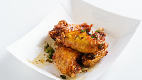 Spicy Chicken Wings (4) Xiāng Là Jī Chì