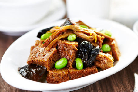 Sì Xǐ Kǎo Fū Braised Wheat Gluten With Bamboo Shoot, Mushroom, Needle Mushroom And Black Fungus