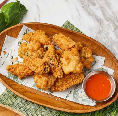 Chicken Nuggets Wings With Cheesy Dip Zhà Jī Lì Jí Dān Gǔ Jī Yì Pèi Zhī Shì Jiàng