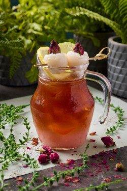 Lychee And Rose Twist Iced Tea Lì Zhī Méi Guī Bīng Chá