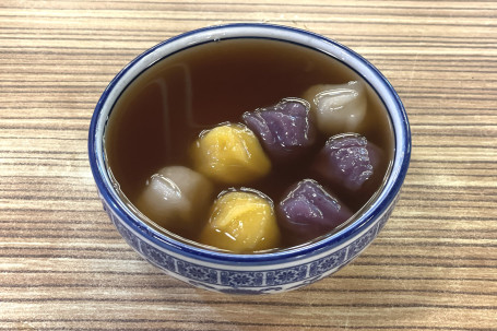 Hēi Táng Jiāng Chá Pèi Bāo Xīn Yù Yuán Assorted Sweet Potato Balls With Taro Stuffing In Brown Sugar Ginger Soup