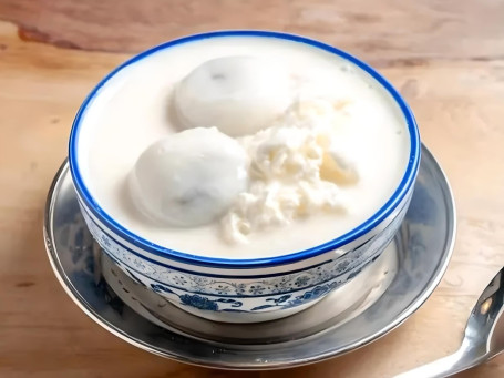 Dàn Bái Xìng Rén Chá Tāng Wán Almond Sweet Soup With Egg White And Glutinous Rice Balls