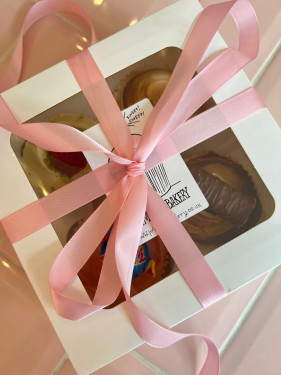 Luxury Gift Box 4 Cupcakes