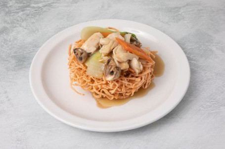 Chicken Mushroom Crispy Noodles Mó Gū Jī Zhà Cuì Miàn