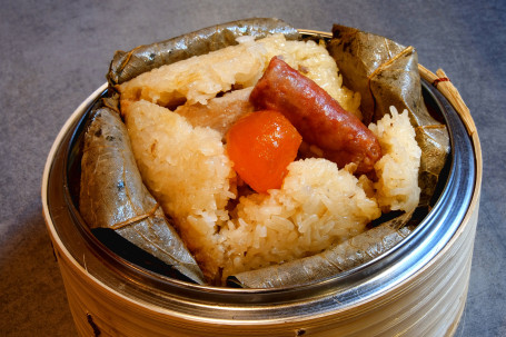 Huái Jiù Nuò Mǐ Jī Steamed Glutinous Rice In Lotus Leaf Wrap (1Pcs)