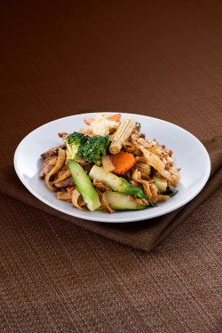 Rice Noodle With Beef Tài Shì Niú Ròu Chǎo Hé