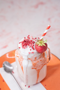 Strawberry Cream Milkshake (Ve)